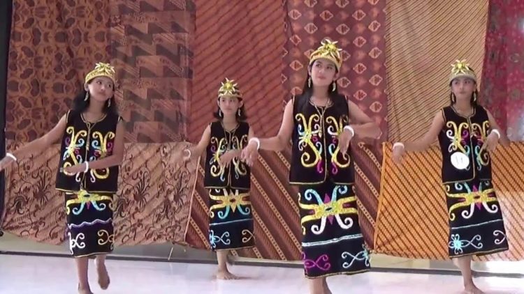 foto tari dayak tari kondan