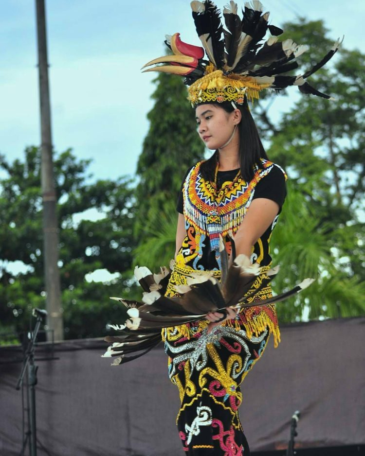 26 Jenis Tari  Dayak  Asal Kalimantan Barat Timur GAMBAR  