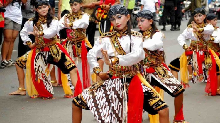 foto tari jawa timur ambarang