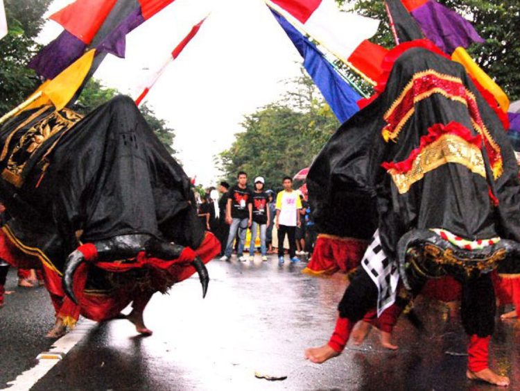 foto tari jawa timur bantengan malang