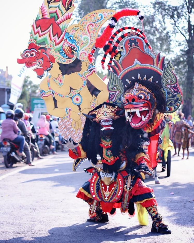 foto tari jawa timur jaranan buto banyuwangi