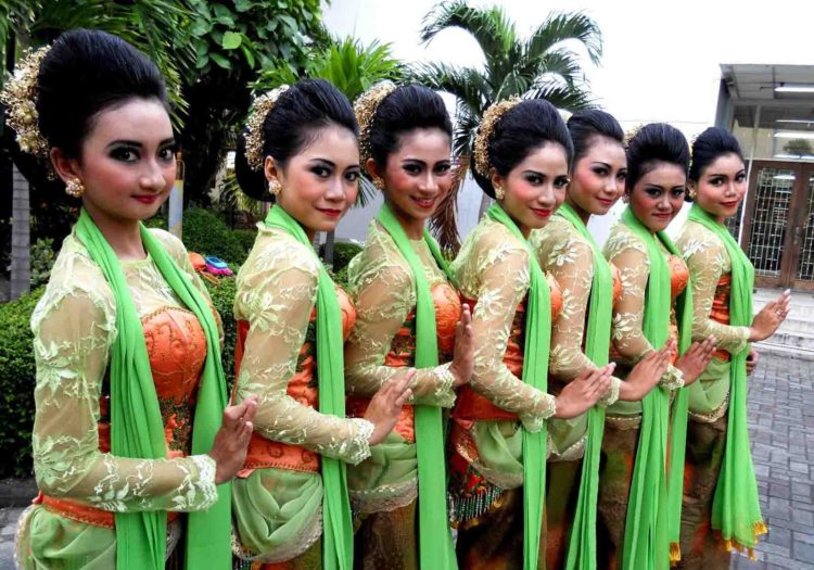 foto tari jawa timur lenggang surabaya