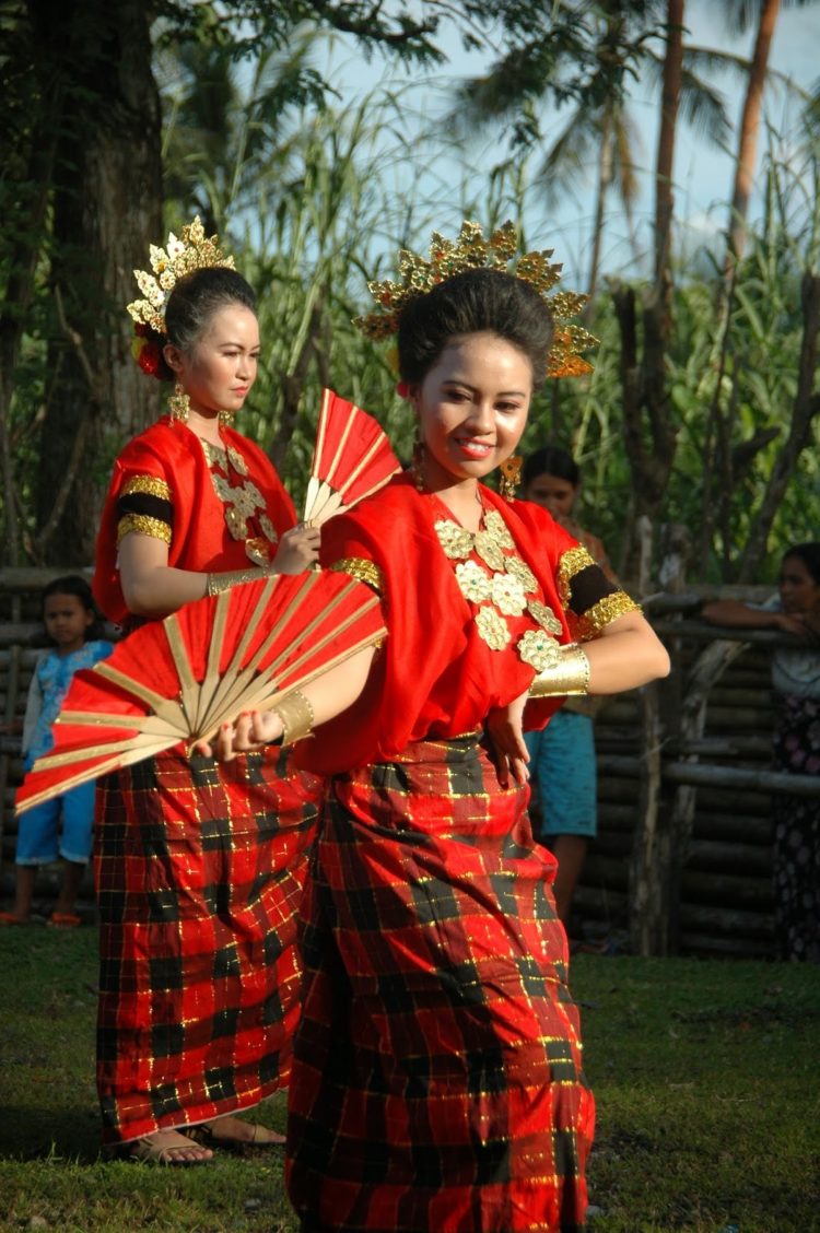 baju adat penari tari kipas