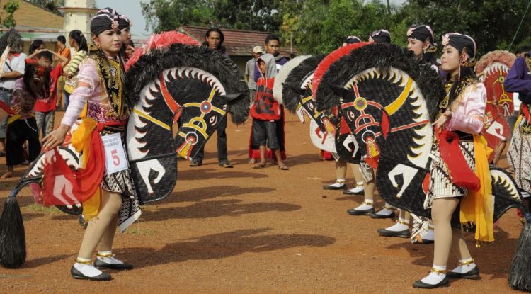 tari klasik kuda lumping