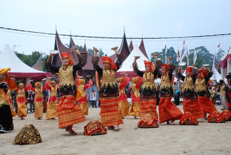 tari klasik piring