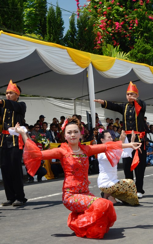 perkembangan tari maengket