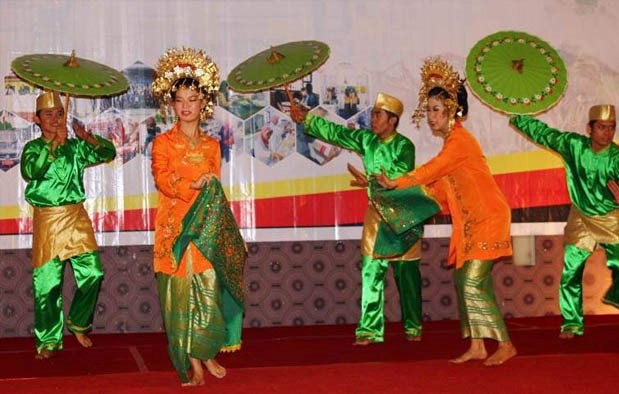 tari payung Minangkabau bermakna