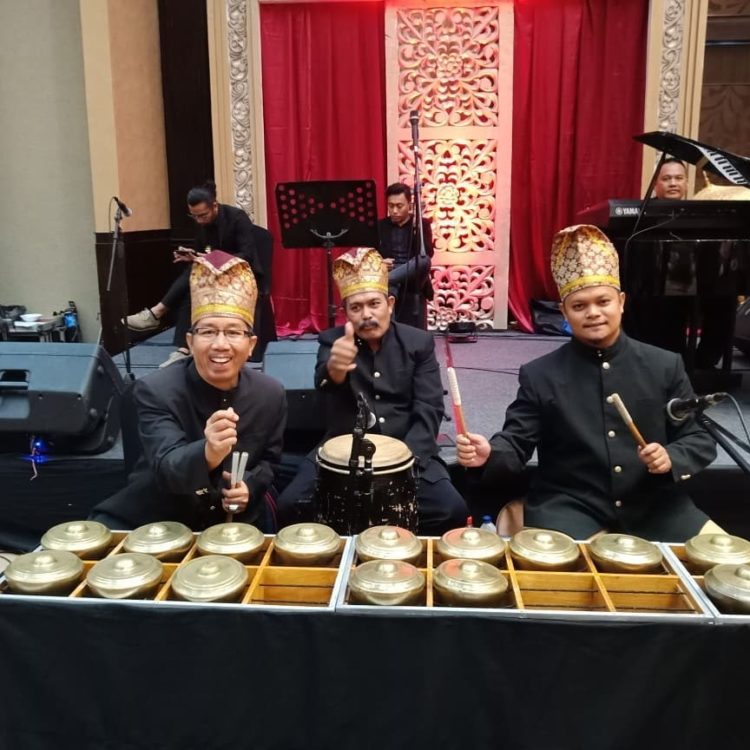 paduan alat musik tari payung