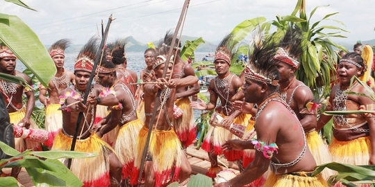 foto tari perang papua barat