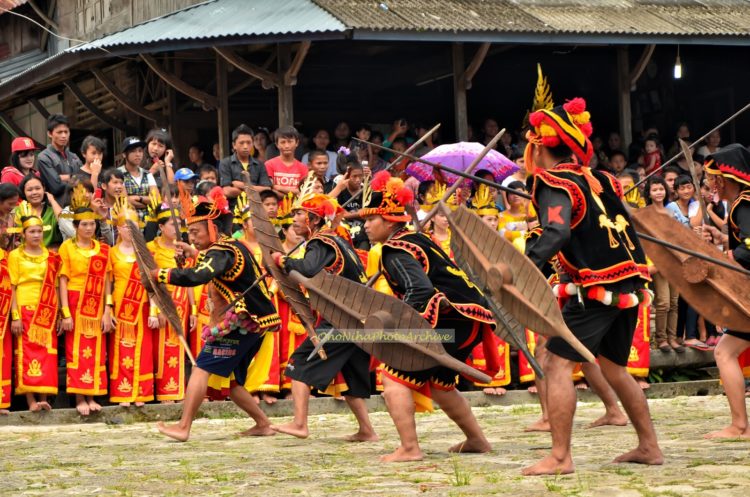 gambar tari perang fataele