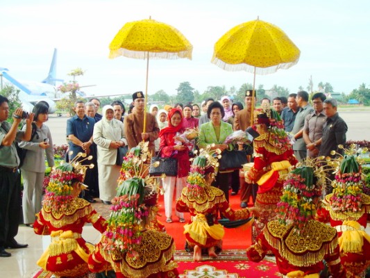 tari sekapur sirih berasal dari Provinsi Jambi