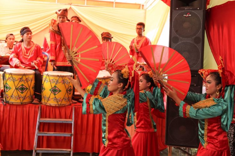 foto tari sumatera barat baralek gadang