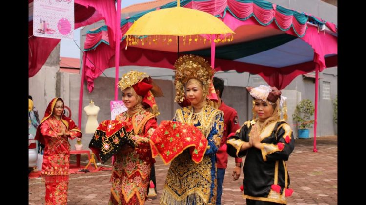 foto tari sumatera barat tari galombang