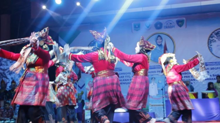 foto tari sumatera barat tari kain pesisir selatan