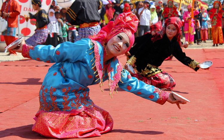 foto tari sumatera barat tari kiek gadih minang