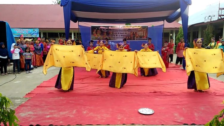 foto tari sumatera barat tari selendang minang