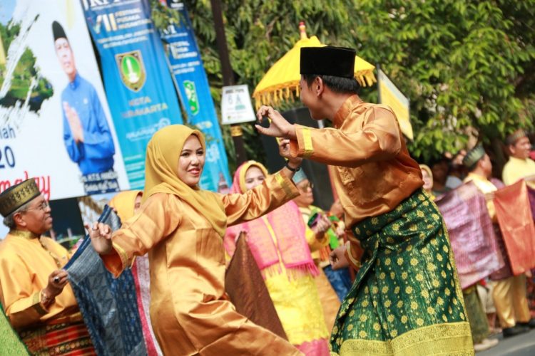 tari tandak riau terpengaruh budaya melayu