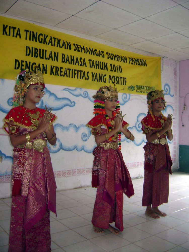 tari tanggai Sebagai Alat Pendidikan