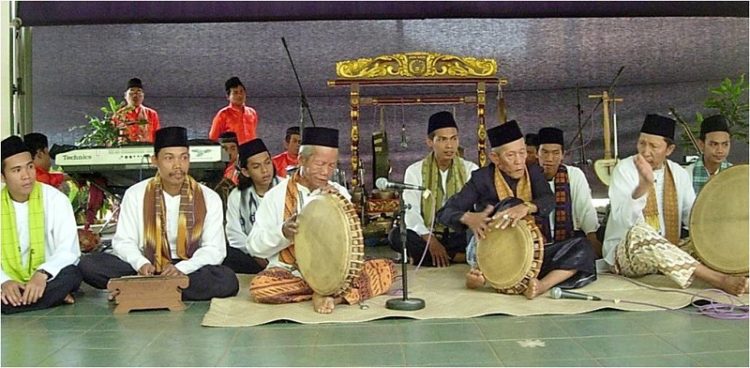 gambar tari yapong Rebana biang