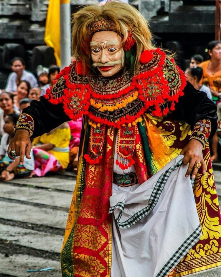 tari topeng tua dari bali