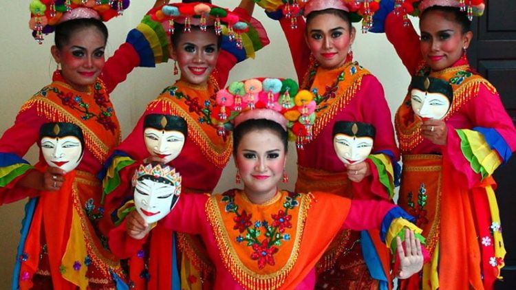 tari topeng betawi bertema