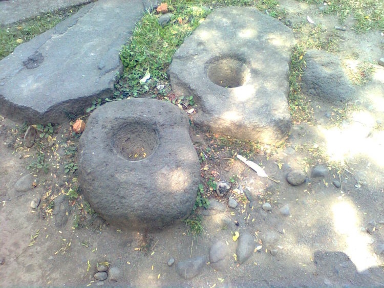 Gambar Batu Pallantikang Peninggalan Kerajaan Gowa Tallo