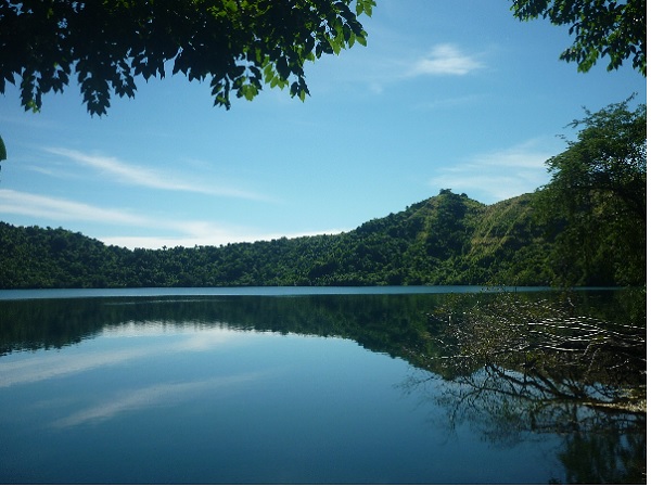 Gambar Contoh Danau Permanen dalam Pengertian Danau
