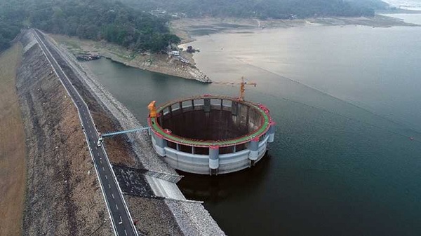 Gambar Contoh Waduk dalam Pengertian Danau