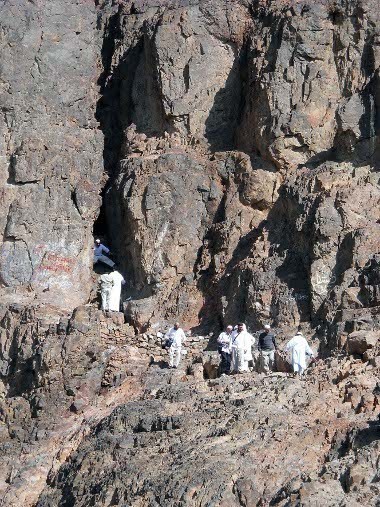 tindakan heroik para sahabat menyelamatkan Rasulullah saat perang uhud