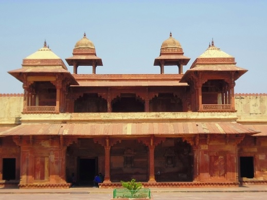istana ratu jodha peninggalan kerajaan mughal