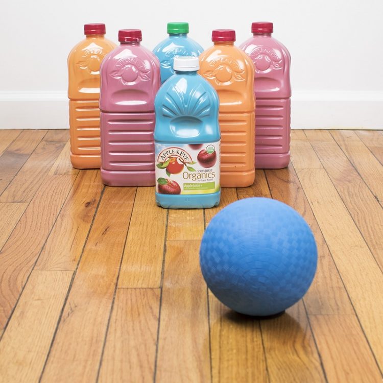 Mainan Bowling contoh Kerajinan dari Botol Bekas