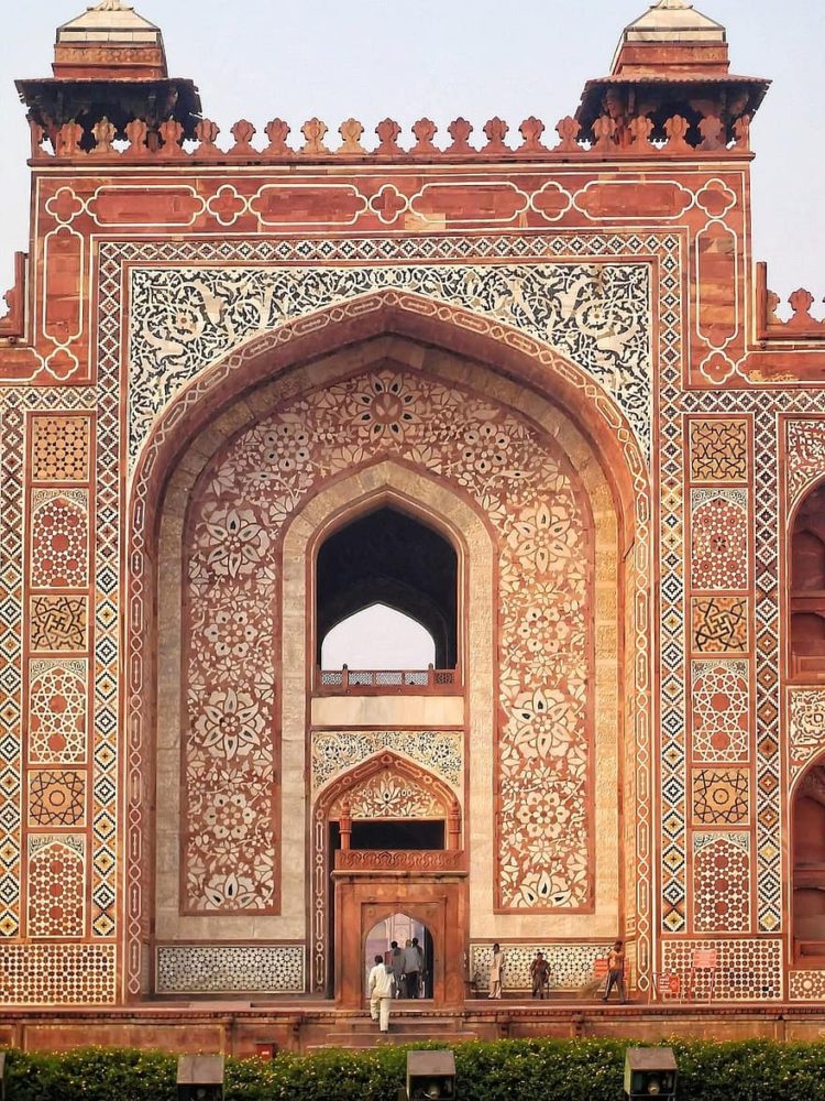 makam akbar peninggalan kerajaan mughal