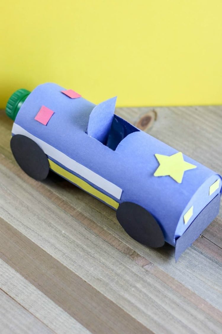 Mobil Mainan contoh Kerajinan dari Botol Bekas