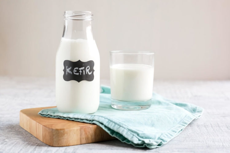 Susu kefir adalah produk yang menjelaskan pengertian fermentasi susu