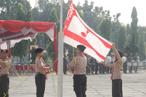 Gambar Penggunaan Lambang dalam Pengertian Pramuka