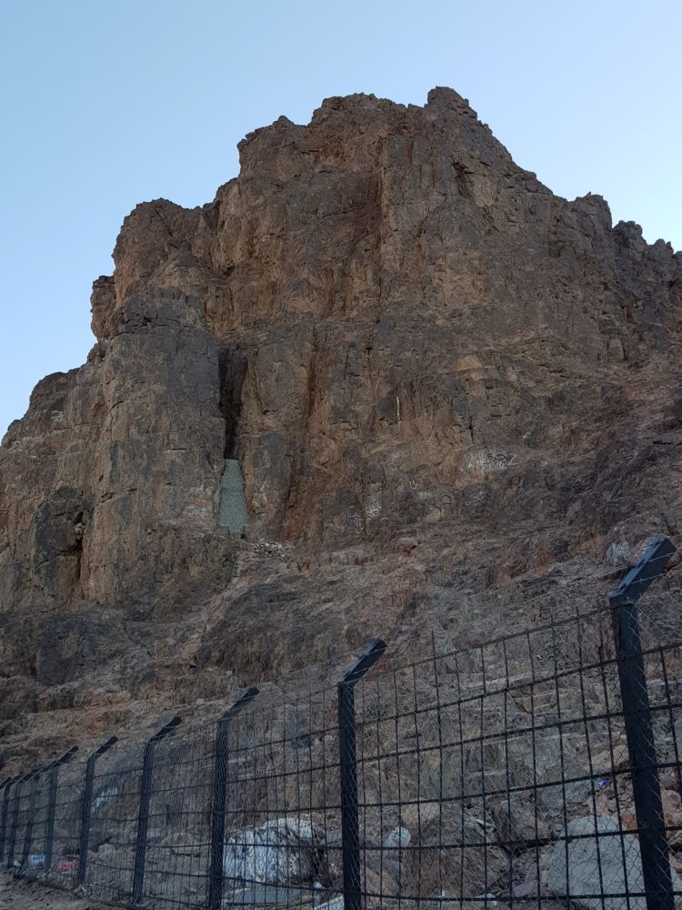 pembukaan perang uhud