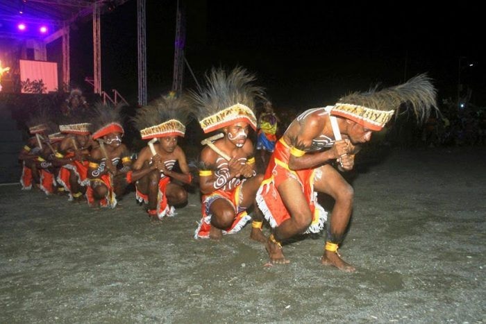 Foto Gerakan Tari Aniri Tari Papua