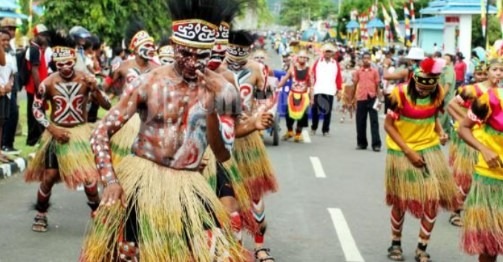 Foto Gerakan Tari Aya Nende Tari Papua