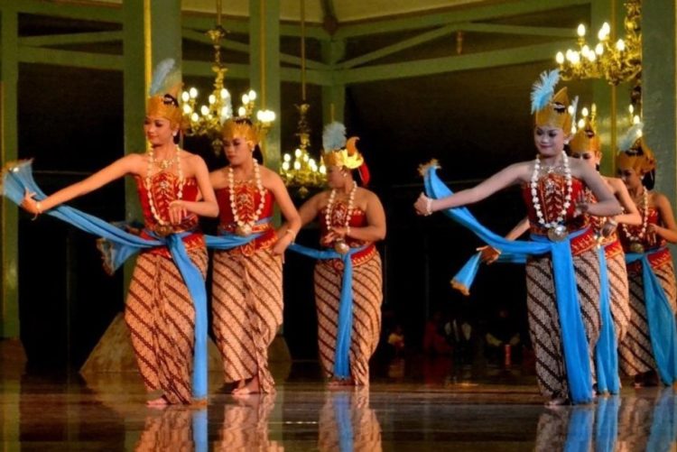 Foto Gerakan Tari Berpasangan Tari Gambyong