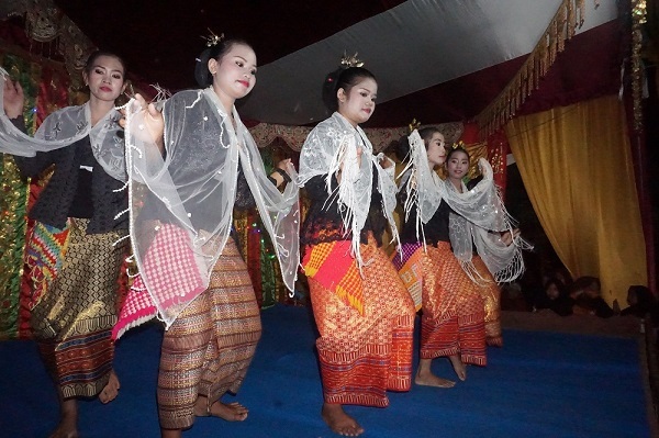 Foto Gerakan Tari Berpasangan Tari Gandai