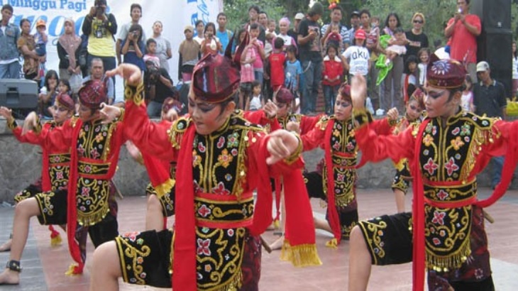 Foto Gerakan Tari Berpasangan Tari Remo