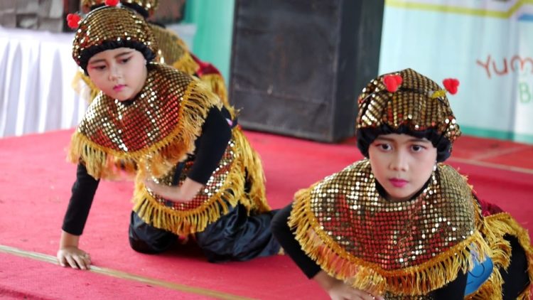 Foto Gerakan Tari Berpasangan Tari Semut 2