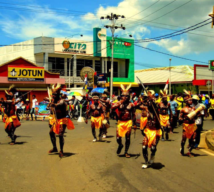 Foto Gerakan Tari Det Pok Mbui Tari Papua