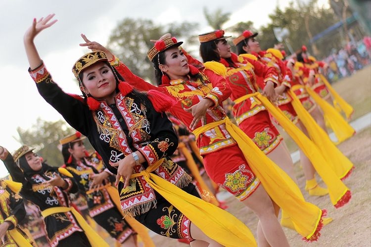 Foto Gerakan Tari Dolalak Tari Jawa Barat