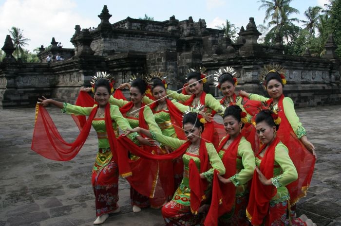 Foto Gerakan Tari Emprak Tari Jawa Tengah