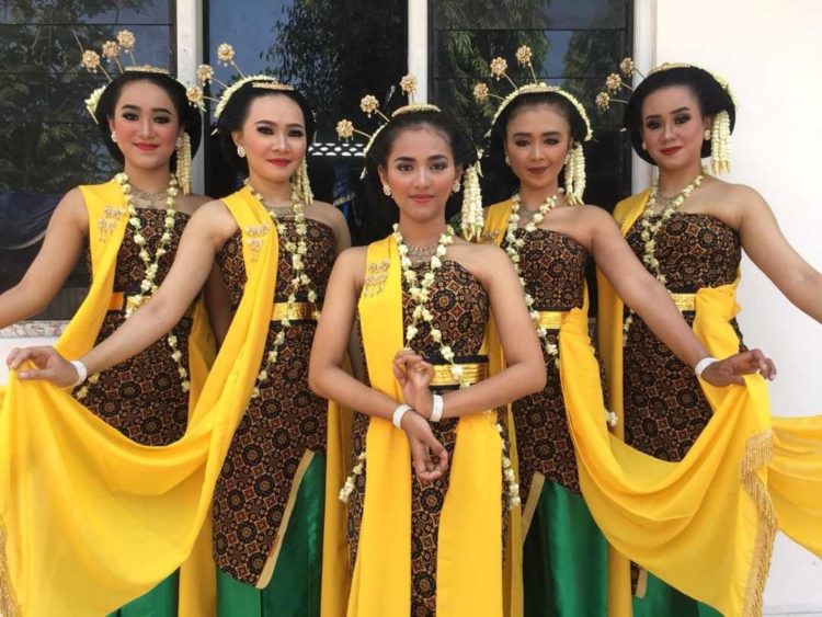 Foto Gerakan Tari Gambyong Tari Jawa Barat