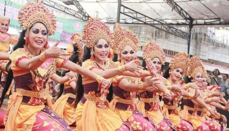 Foto Gerakan Tari Kreasi Berpasangan Tari Janger