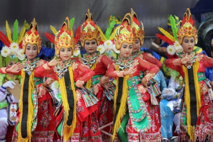 Foto Gerakan Tari Kuntulan Tari Jawa Tengah