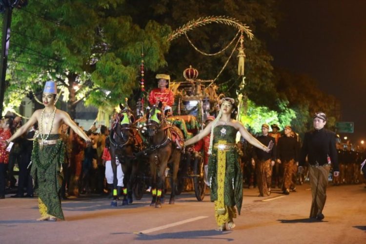 Foto Gerakan Tari Loro Blonyo Tari Jawa Barat