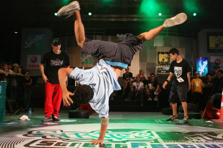 Foto Gerakan Tari Modern Tari Breakdance